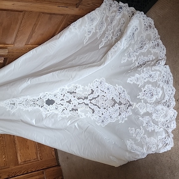 Vintage Victorian beaded satin wedding gown with long train NWT sold as is - Picture 7 of 13